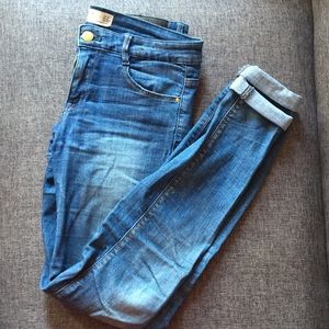 Medium wash Zara straight/skinny jeans